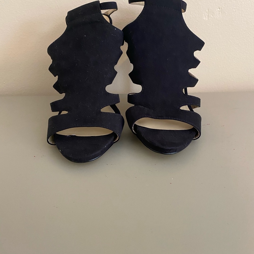 Heels - Picture 4 of 4